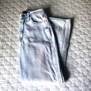 Ultra high rise mom jeans from Hollister !